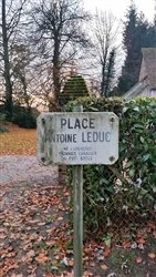 La place Antoine Leduc - Grigneuseville